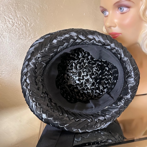 ENTICING 1960\'s BLACK STRAW TOP HAT + TALL CURLY FEATHERS & WIDE GROSGRAIN BAND main image 5